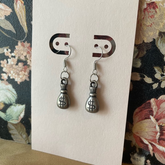Money Bag 💰 Earrings - Picture 4 of 5